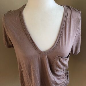 Lush dusty pink tee with pocket in the front -med